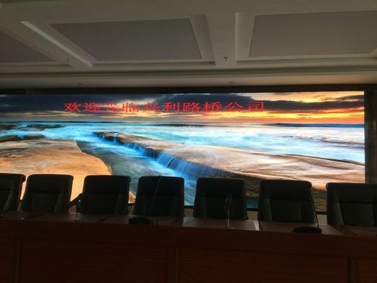 Magnes Zainstaluj wewnętrzny ekran wideo LED AC220V / 50Hz 128 * 64 Rozdzielczość modułu Fabryka Shenzhen